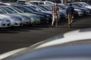 Customers shop for used vehicles displayed for sale outside of a CarMax Inc. dealership in Burbank, California, U.S., on Tuesday, June 17, 2014. CarMax Inc. is scheduled to release earnings figures on June 20. Photographer: Patrick T. Fallon/Bloomberg