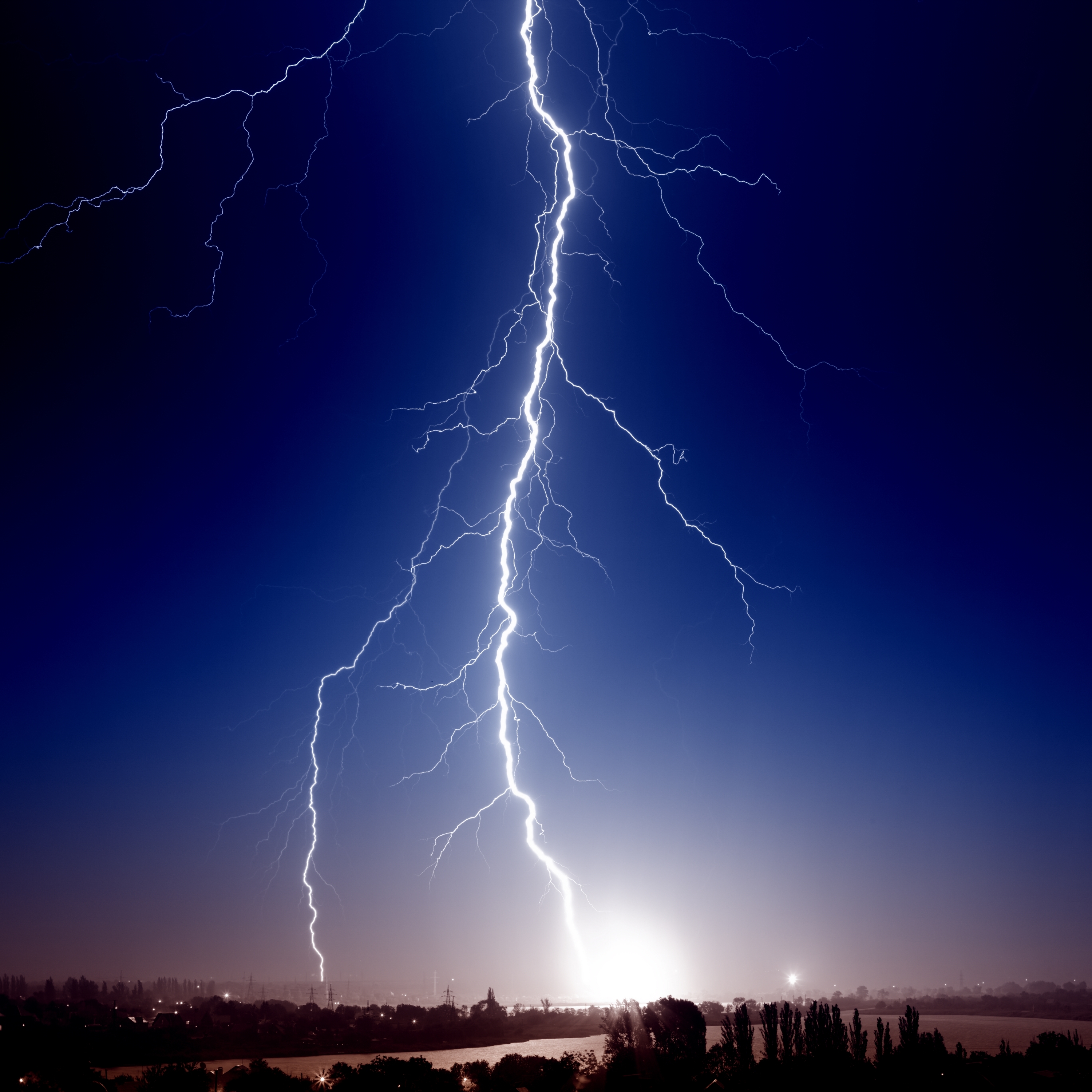 Homeowner Insurance Claim Severity Up 7% Due to Lightning in 2015