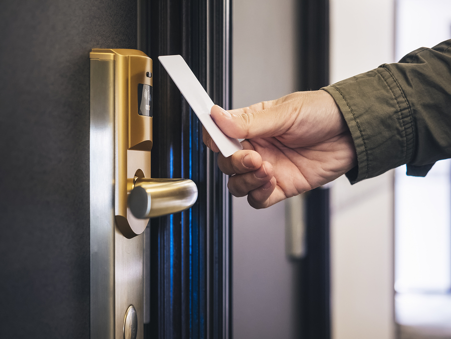 how do hotel key card locks work