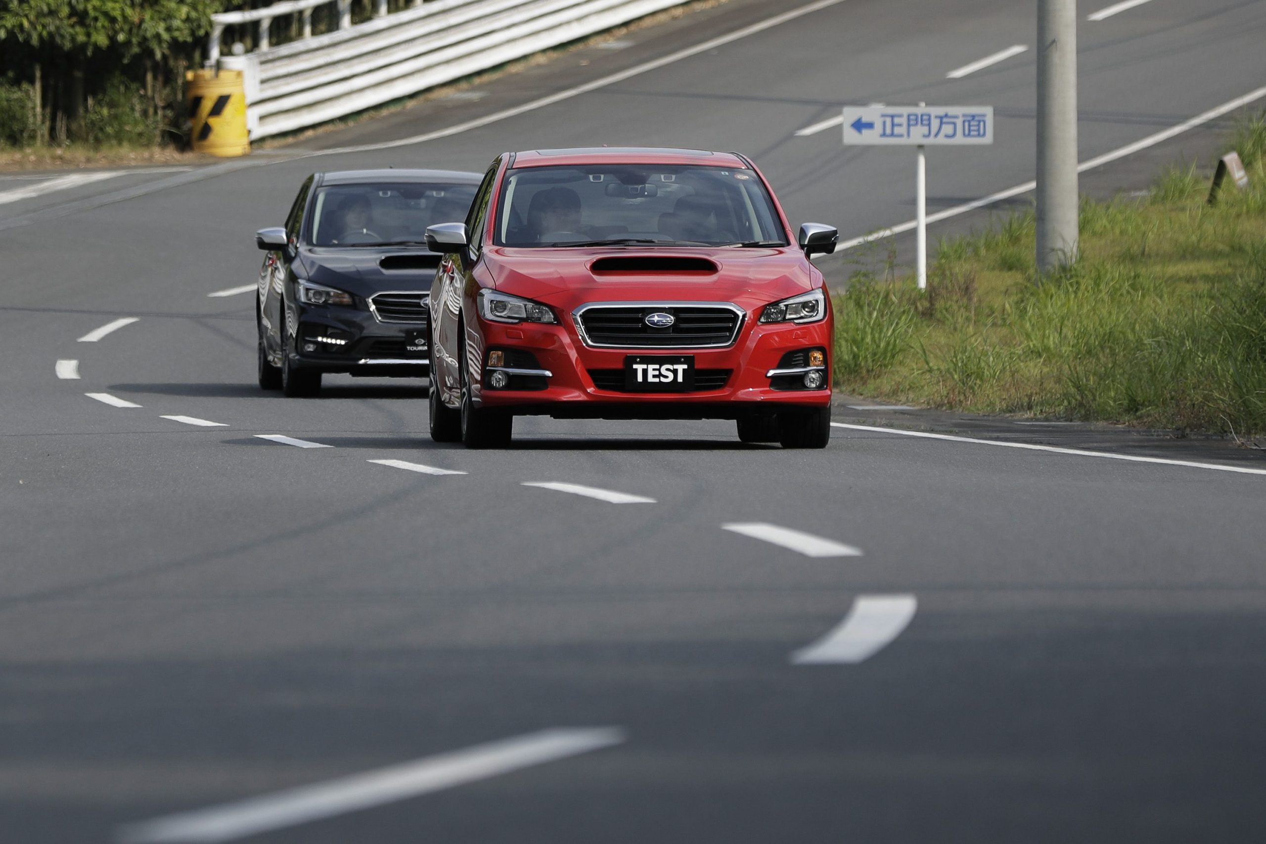 日本の自動車メーカーは、しばしば孤立する高齢ドライバーのための安全技術を追加