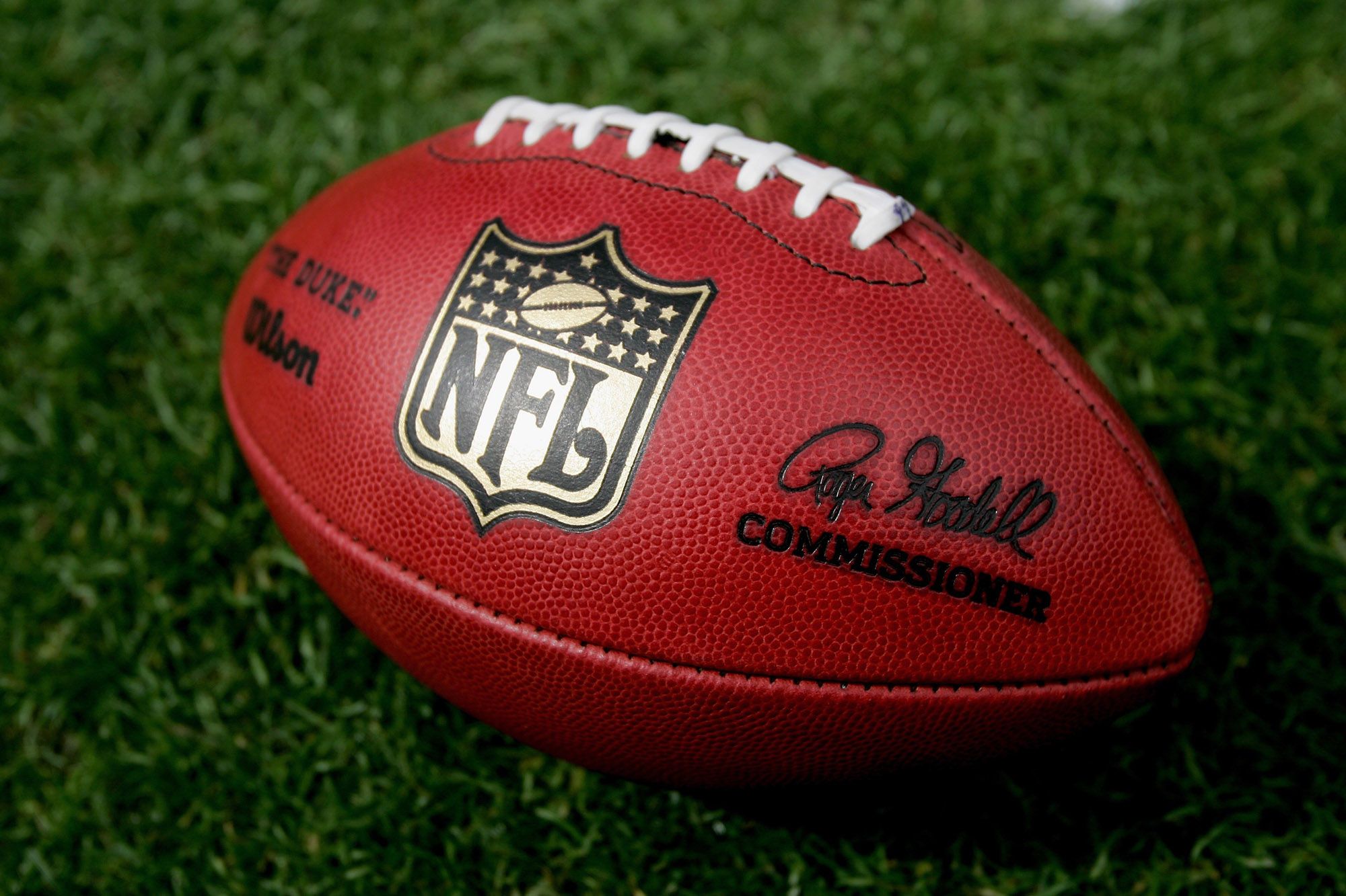 DirecTV Inks NFL Sunday Ticket Deal for Bars, Restaurants and