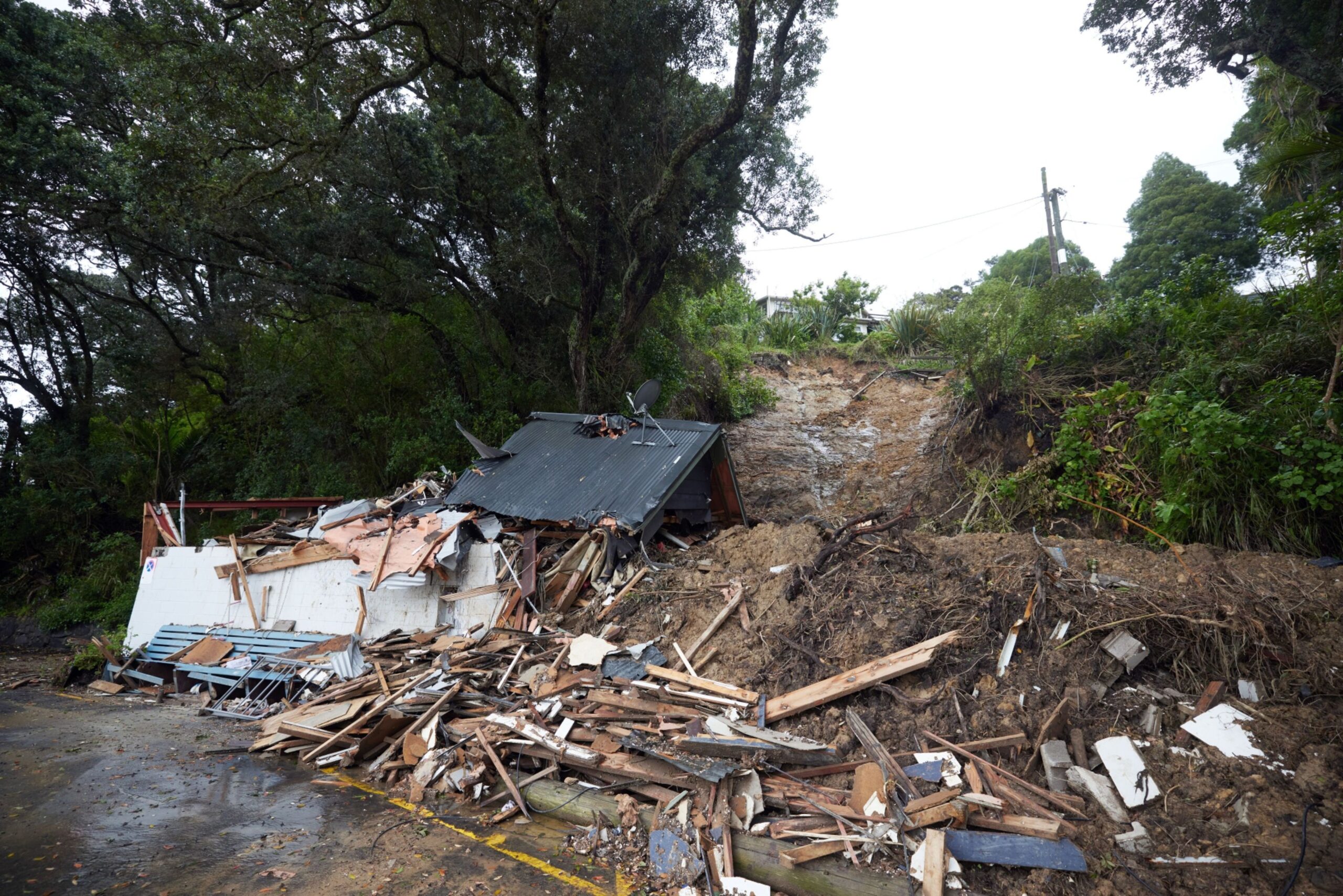 Cyclone’s Destructive Path Through New Zealand, Killing at Least Four